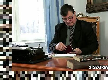 Kantor, (Dad girl), Atasan