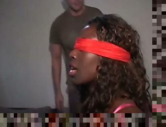 Manis (Sweet), Pelacur, Putih, Mata tertutup